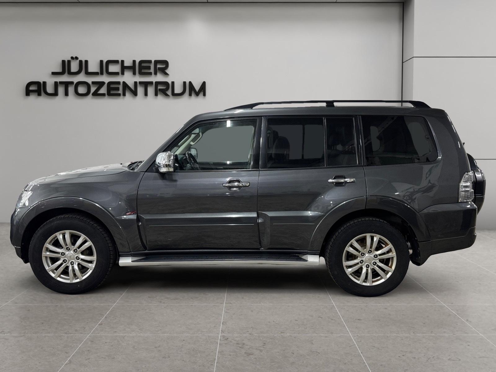 Mitsubishi Pajero 3.2 DI-D 200 ch BVA 4x4 / 7 places / Toit ouvrant / Cuir / Caméra de recul