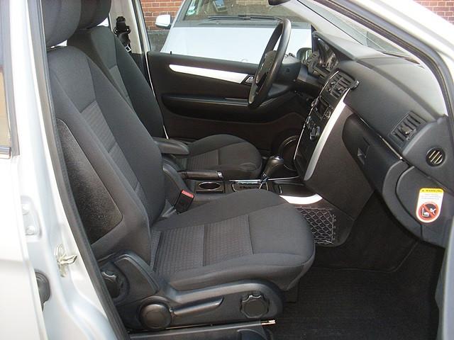 Mercedes-Benz B 200