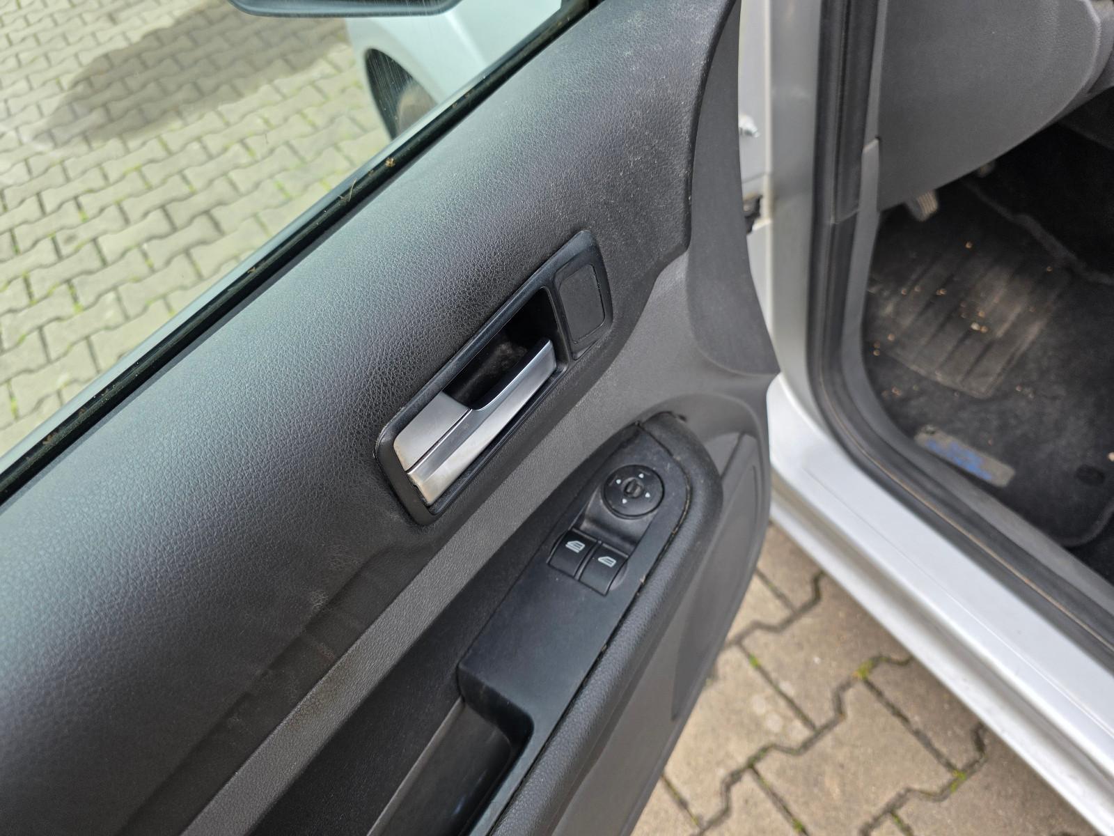 Ford Focus 2006 — engine 1.560 cm³, 90 HP (66kW)