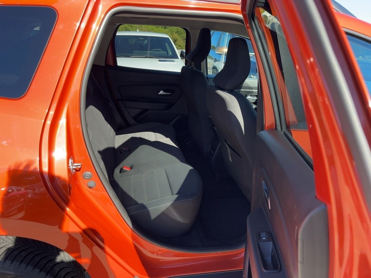 Fahrzeugabbildung Dacia Duster Prestige TCe 150 4WD - mit KI generiert/bearbeitet