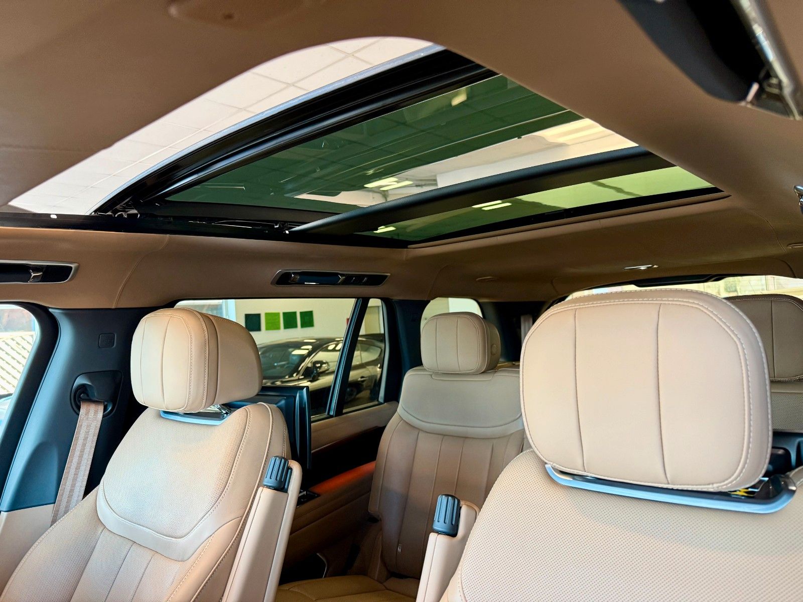 Fahrzeugabbildung Land Rover Range Rover LWB P530 Autobiography 7-Sitzer/23"