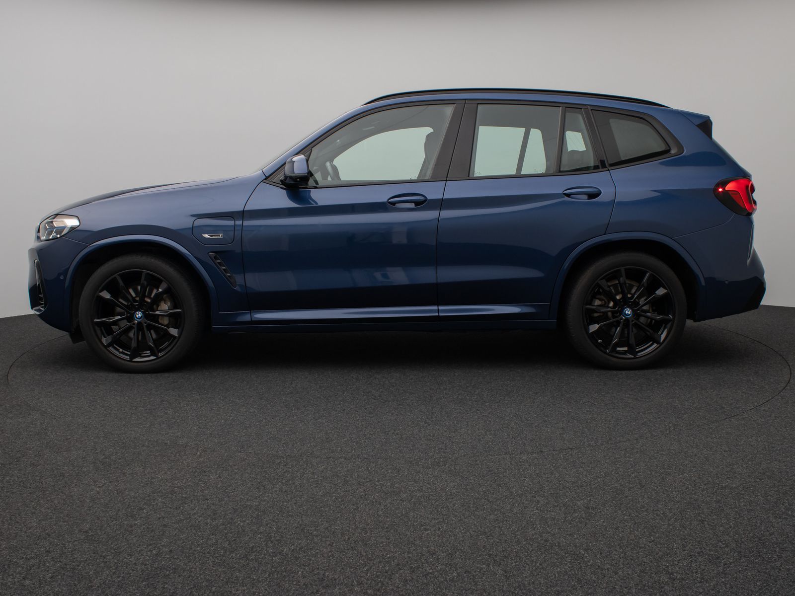 Fahrzeugabbildung BMW X3 xD30e M Sport 360°Laser HUD DAB HiFi AHK 20"