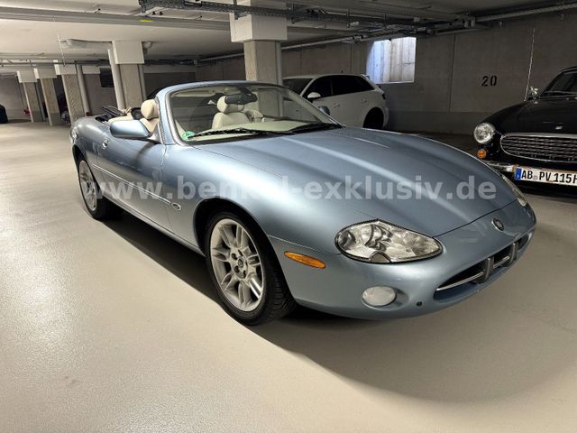 Jaguar XK8 Convertible [Navi][PDC][2.Hand]