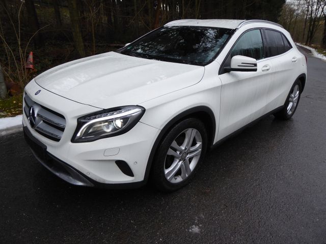 Mercedes-Benz GLA 220 d 4Matic,LED,AHK,PDC ,Navi