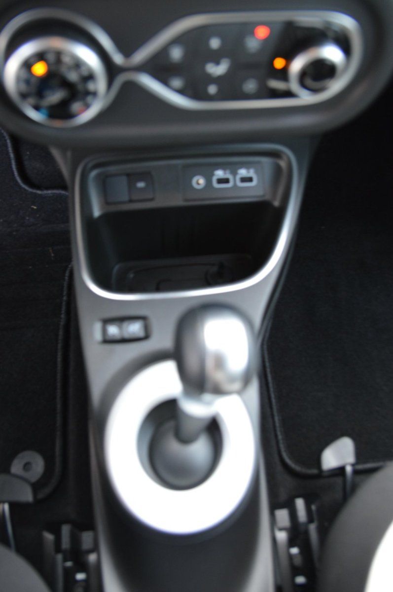 Fahrzeugabbildung Renault Twingo   Techno Electric Navi Kamera Shz Alu