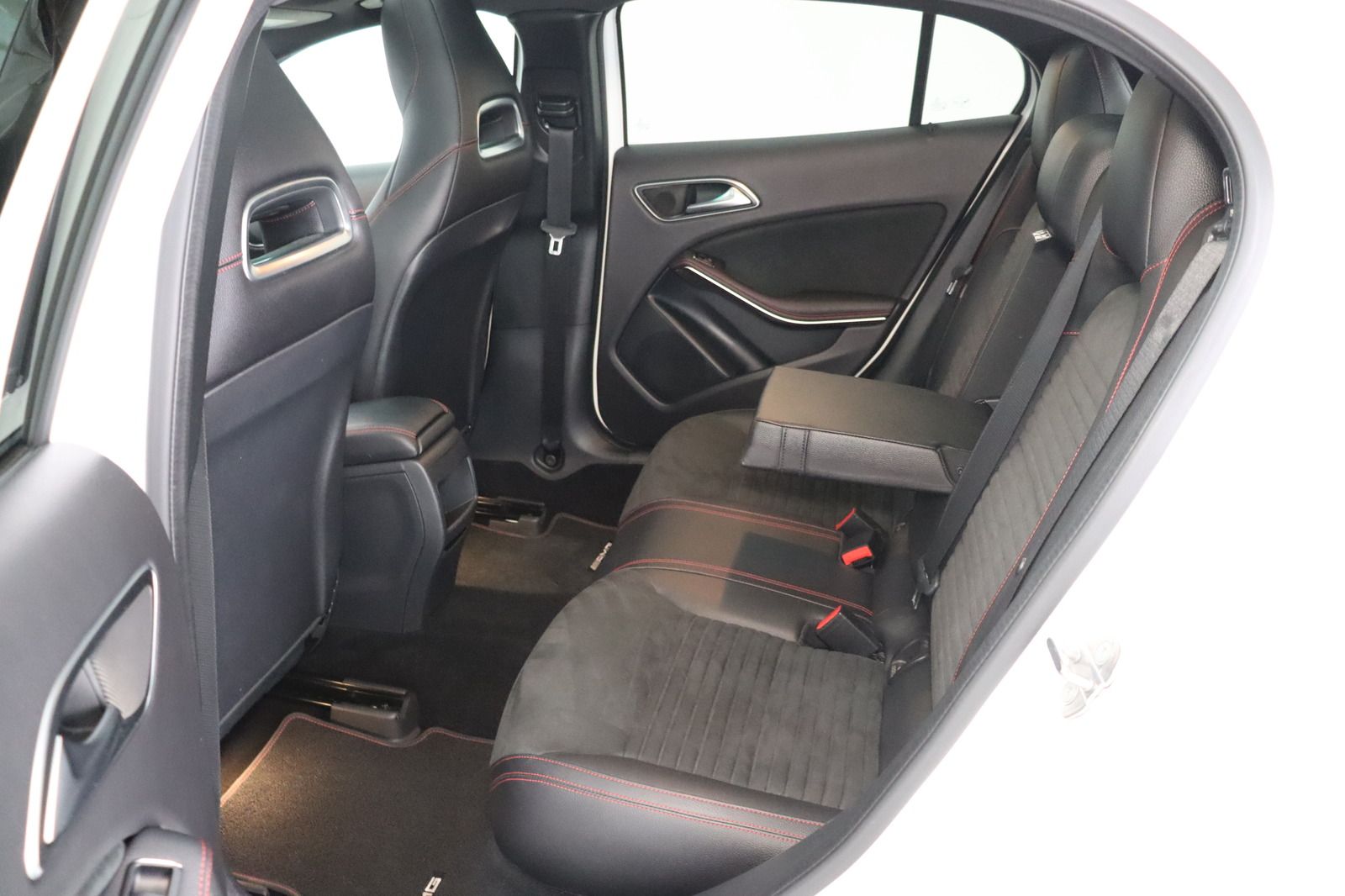 Fahrzeugabbildung Mercedes-Benz GLA 220 d AMG-line * LED * Navi * Pano