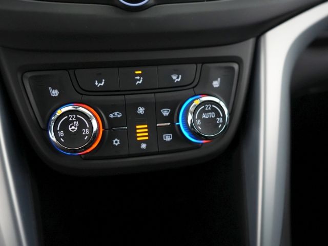 Zafira Tourer ACTIVE+7-SITZE+SITZ-/LENKRADHEIZUN