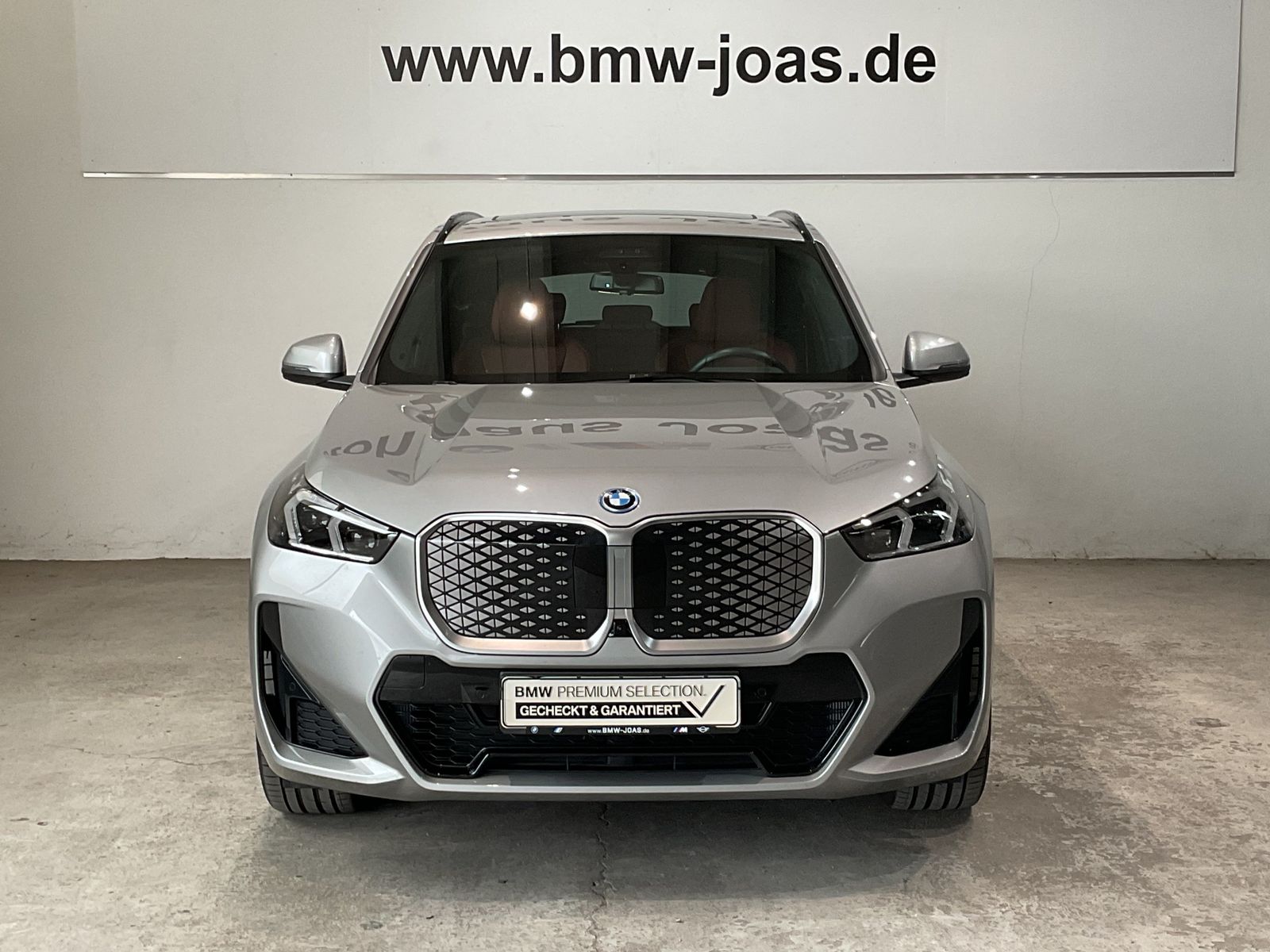 BMW iX1 xDrive30 M Sportpaket Panorama-Glasdach Head foto 2