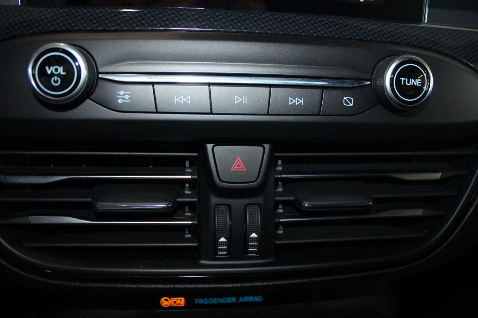 Fahrzeugabbildung Ford Focus ST-Line Turnier LED ACC DAB CAM WinterPak