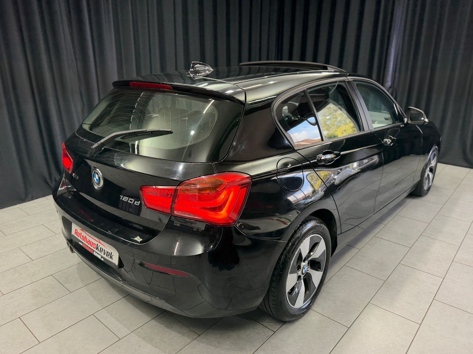 Fahrzeugabbildung BMW 120d xDrive Advantage|AUTOMATIK|HIFI|PDC|PANO|NA