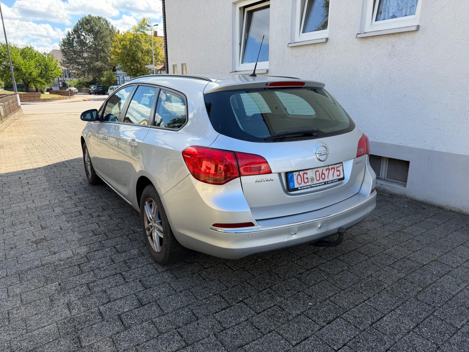 Opel Astra 2015 — engine 1.598 cm³, 110 HP (81kW)