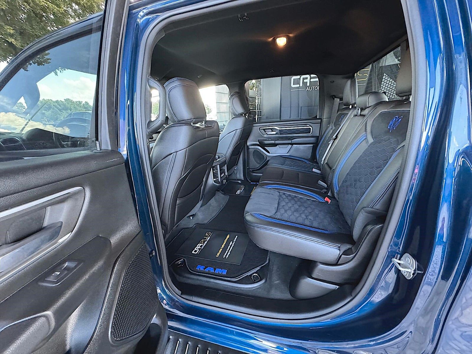 Fahrzeugabbildung Dodge RAM 5.7 V8 HEMI Night-Edition Offroad 4x4 LPG