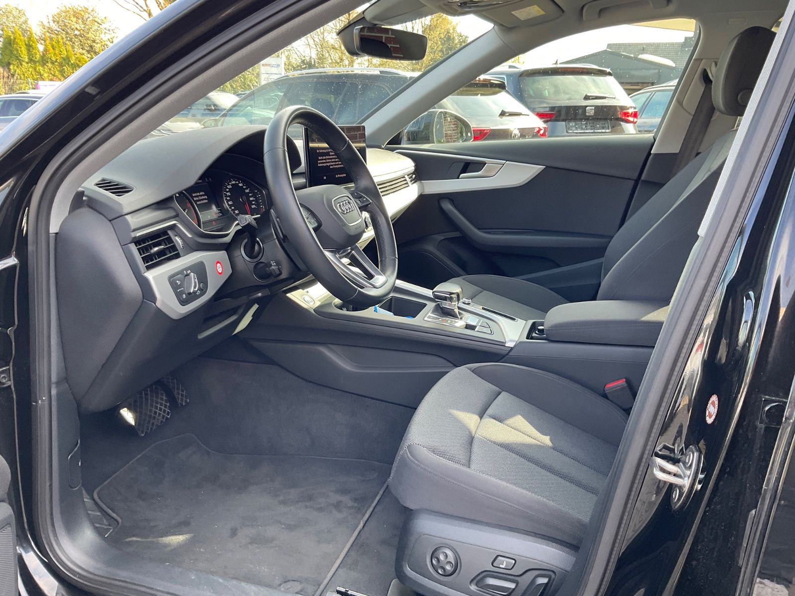 Fahrzeugabbildung Audi A4 35 TDI S tronic Avant,Kamera,Navi,AHK,LED,