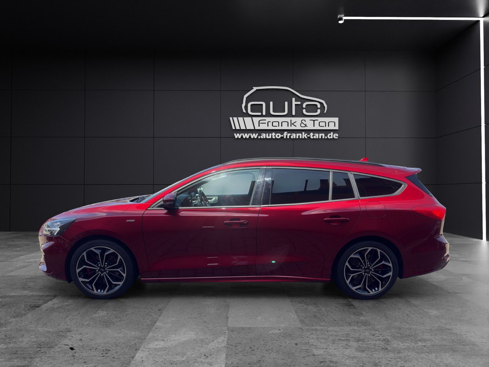 Fahrzeugabbildung Ford Focus Turnier ST-Line Cam*Shzg*ACC*Carbon