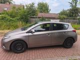 Toyota Auris 1,33-l-Dual-VVT-i - - Toyota Auris in Hannover