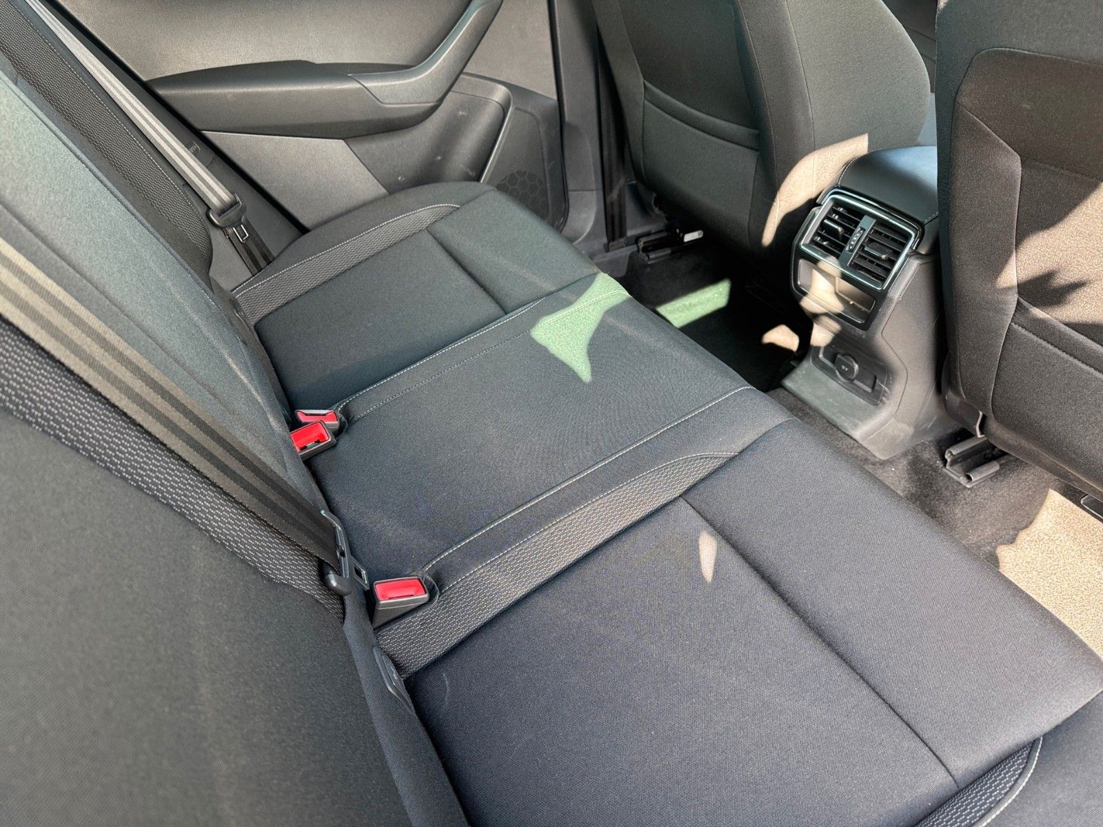 Fahrzeugabbildung SKODA Karoq 2.0l TDI AMBITION