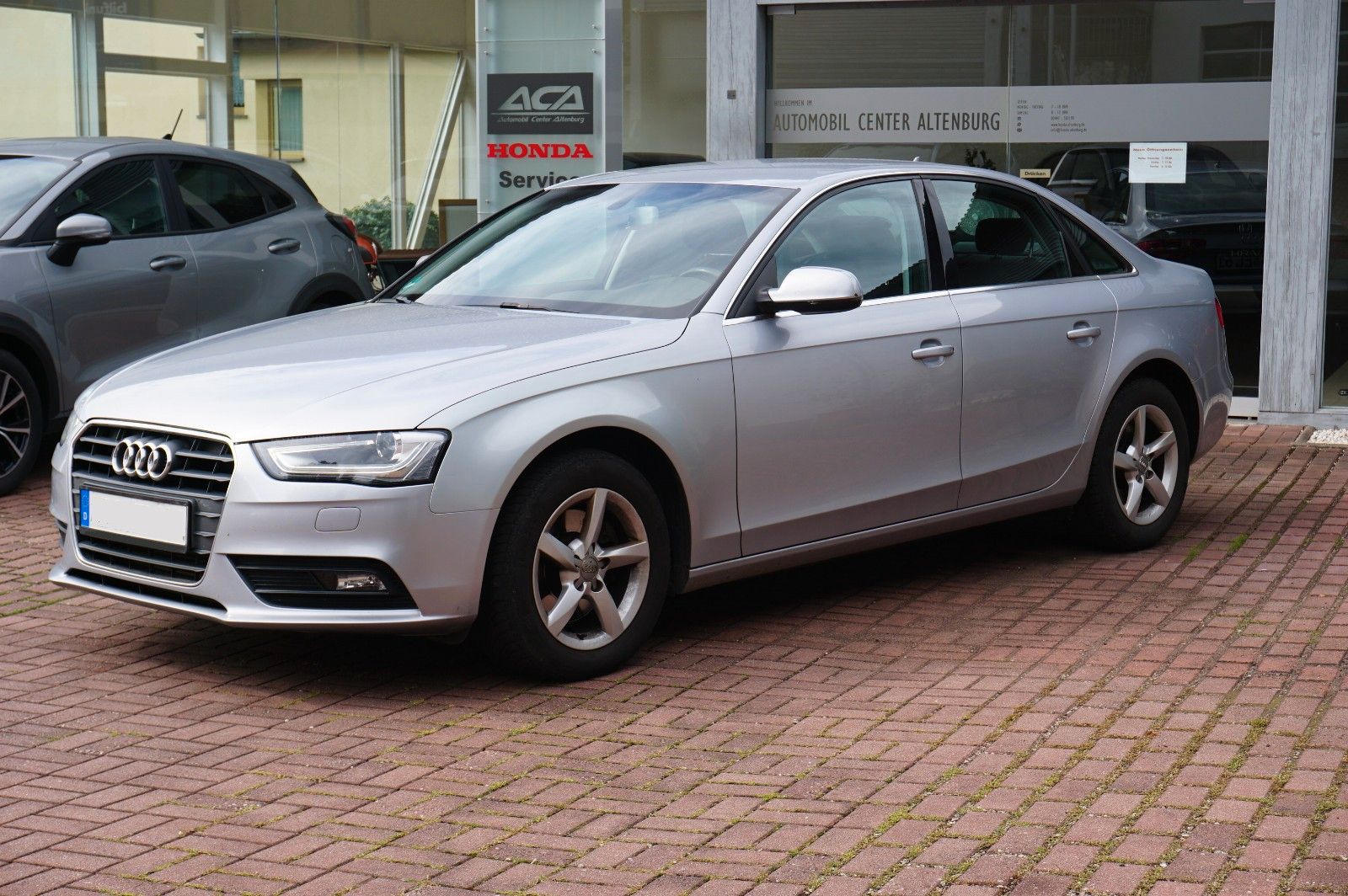 Audi A4 - 1