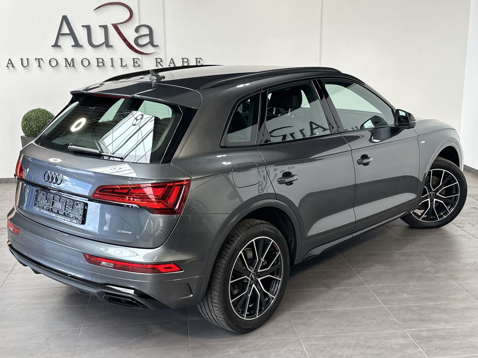 Fahrzeugabbildung Audi Q5 50 TFSIe Qu S-Line Black NAV+MATRIX+AHK+VCOCK