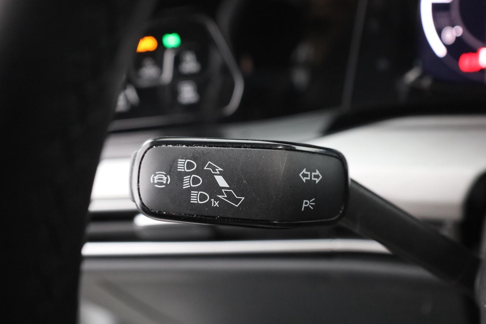 Volkswagen Golf VIII Variant 2.0 TDI DSG LED Navi Pano ACC