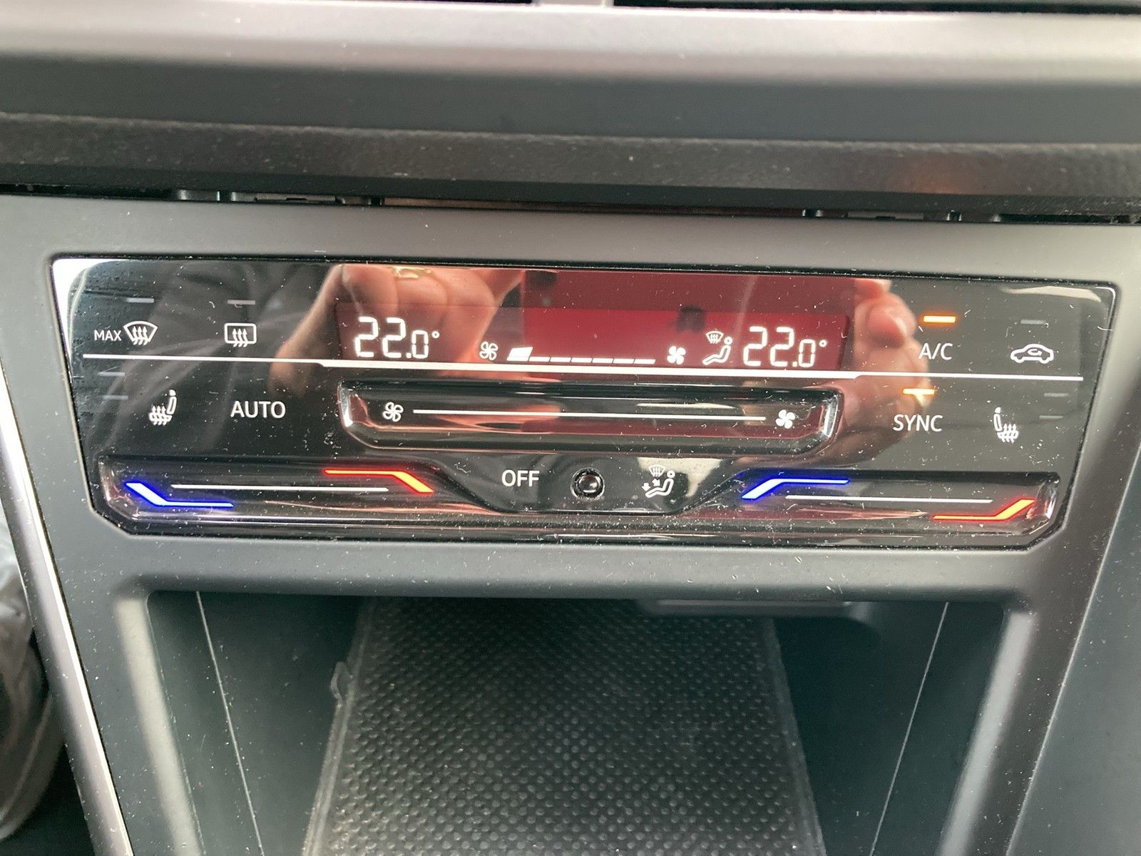 Fahrzeugabbildung Volkswagen Polo TSI Active DSG LED Navi ACC PDC SH