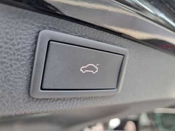 Fahrzeugabbildung SKODA Karoq 1.5l TSI ACT DSG STYLE *Navi, AHZ*