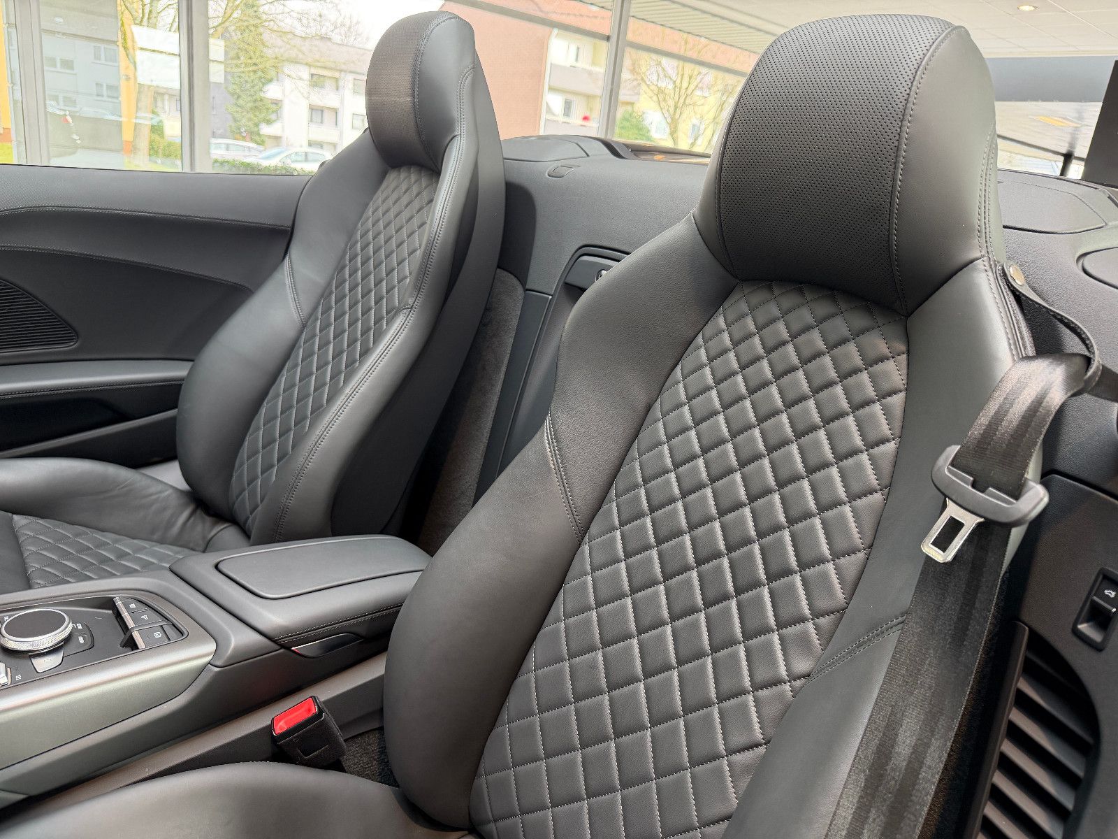 Fahrzeugabbildung Audi R8 Spyder 5.2 FSI RWD performance/BANG&OLUFSEN/