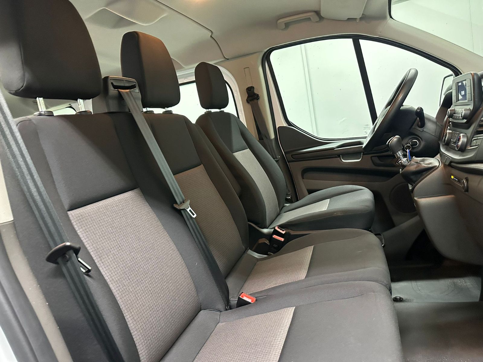 Fahrzeugabbildung Ford Transit Custom 320 L1H1 Trend* 9-SITZE *KLIMA*