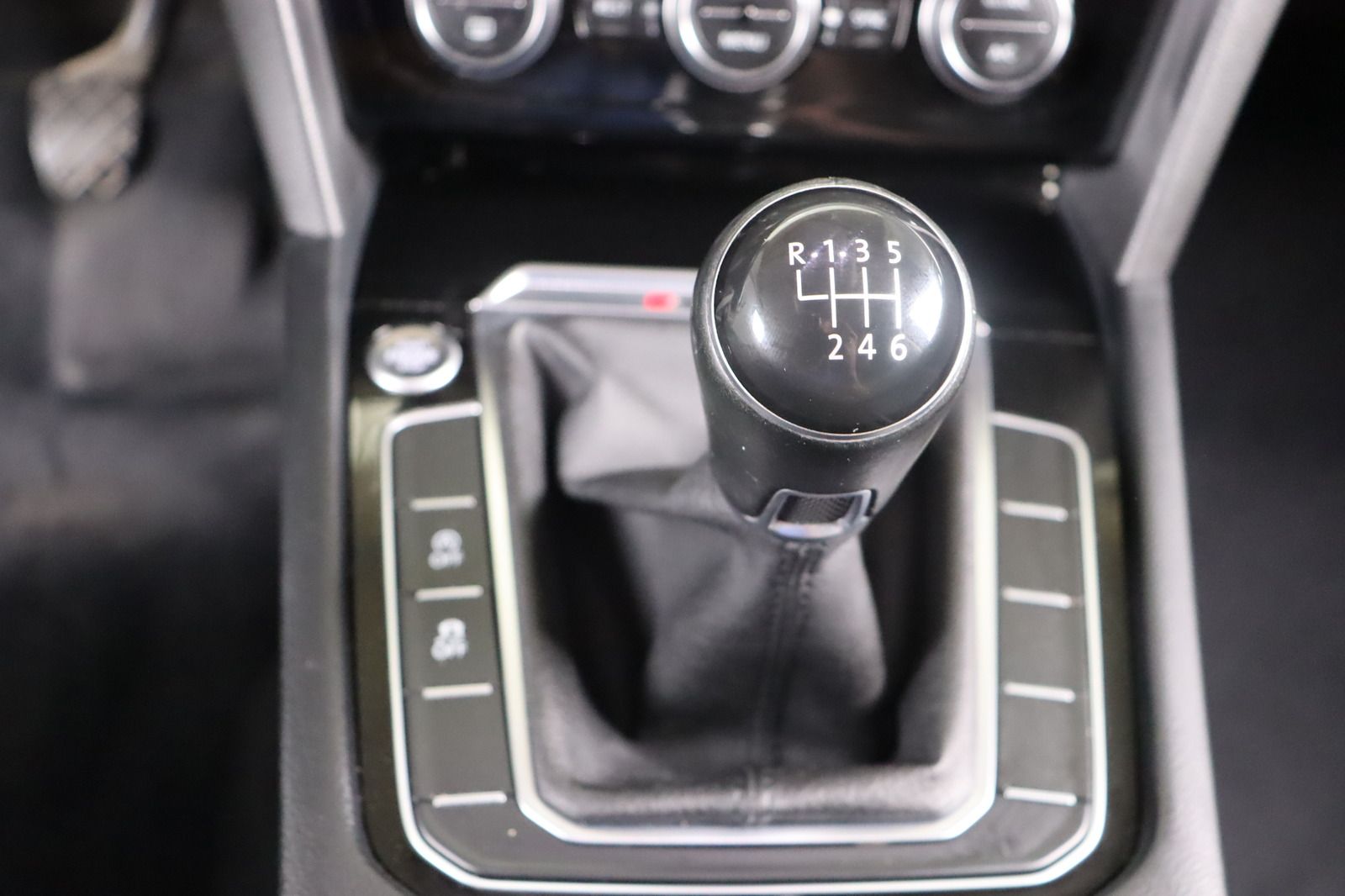 Fahrzeugabbildung Volkswagen Passat 4MOTION * Navi * LED * Massage