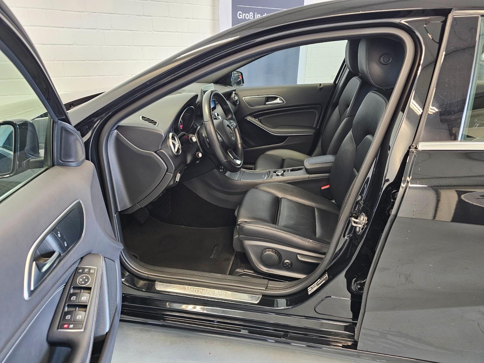 Mercedes-Benz A 250 Urban 4Matic +ACC/LED/Navi/Leder/Klima
