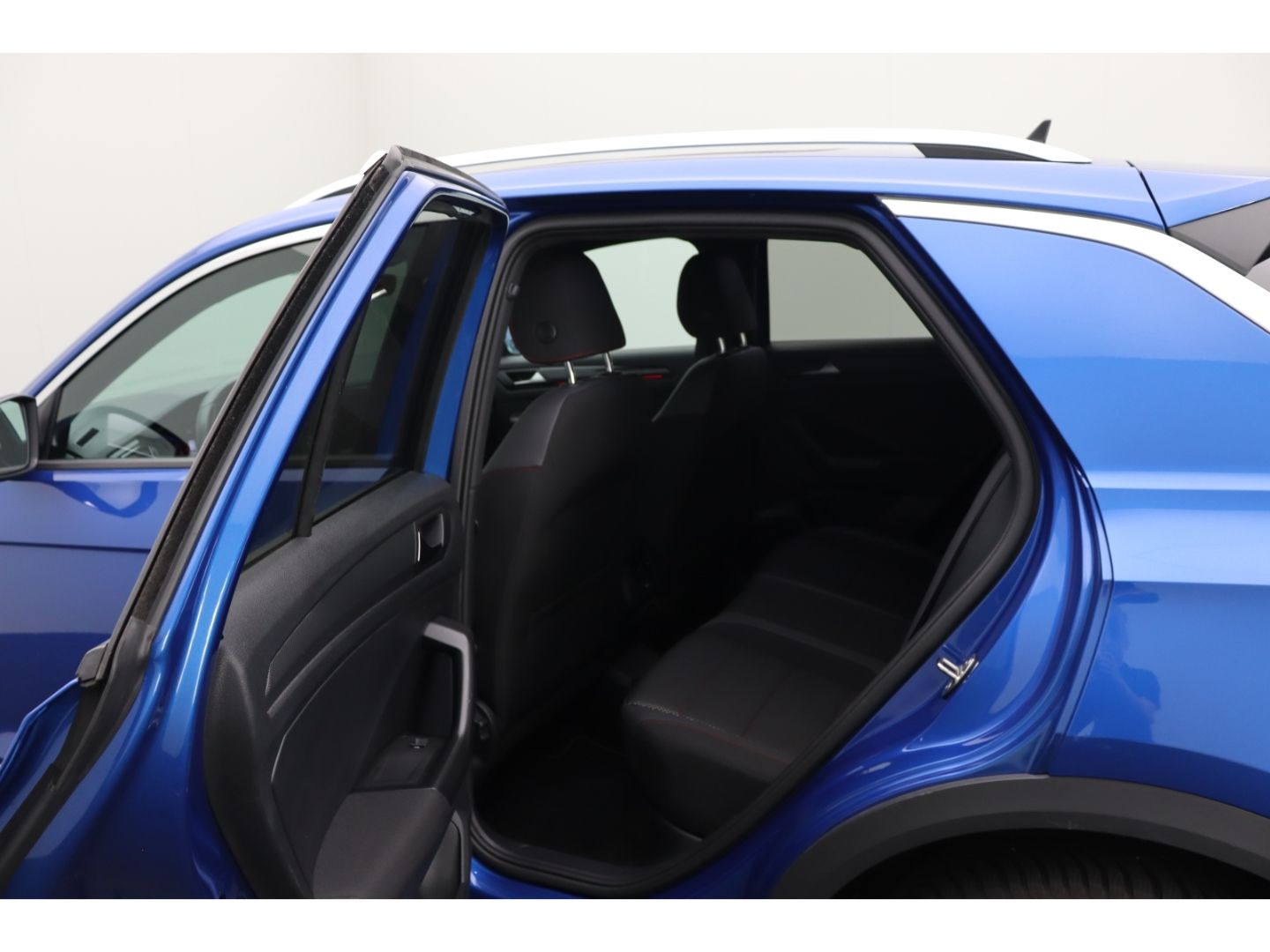 Fahrzeugabbildung Volkswagen T-Roc 1.5 Sport Pano Standheiz ACC SHZ Kamera