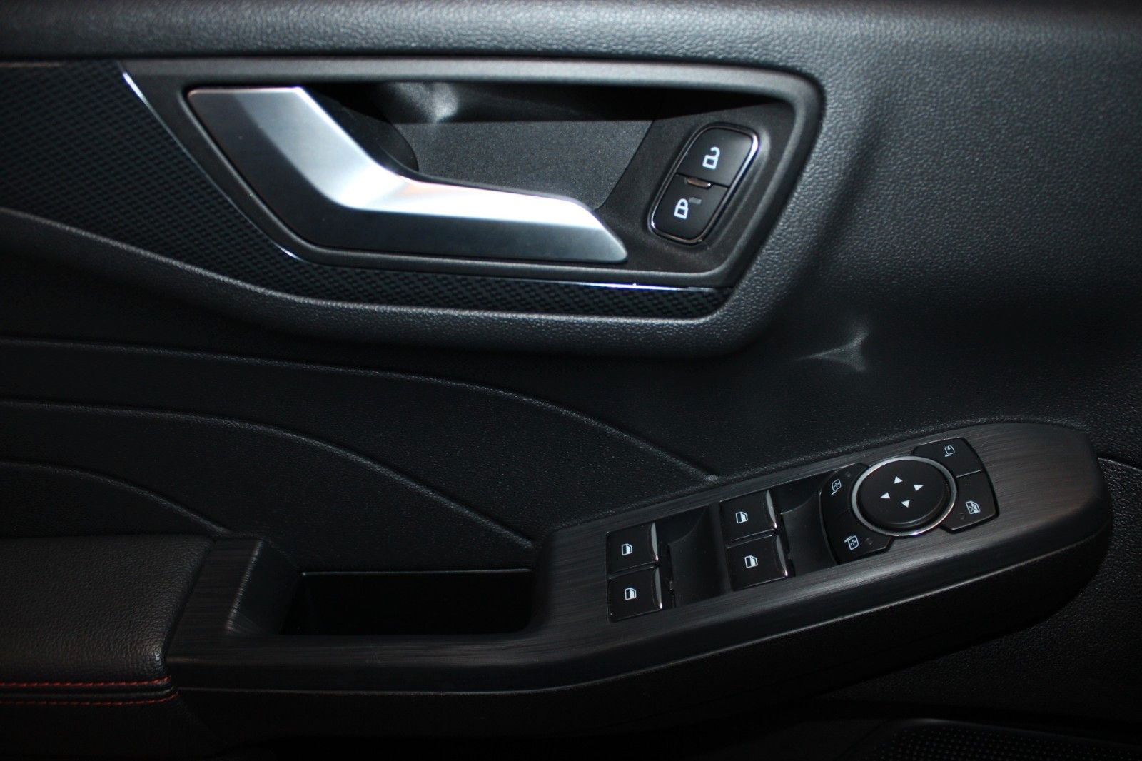Fahrzeugabbildung Ford Kuga ST-Line X LED AHK Winter Technologie Paket