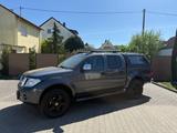 Nissan Navara 2.5 dCi Double Cab - Hochgelegt- Navi - Nissan Navara: Allradantrieb, 2.5