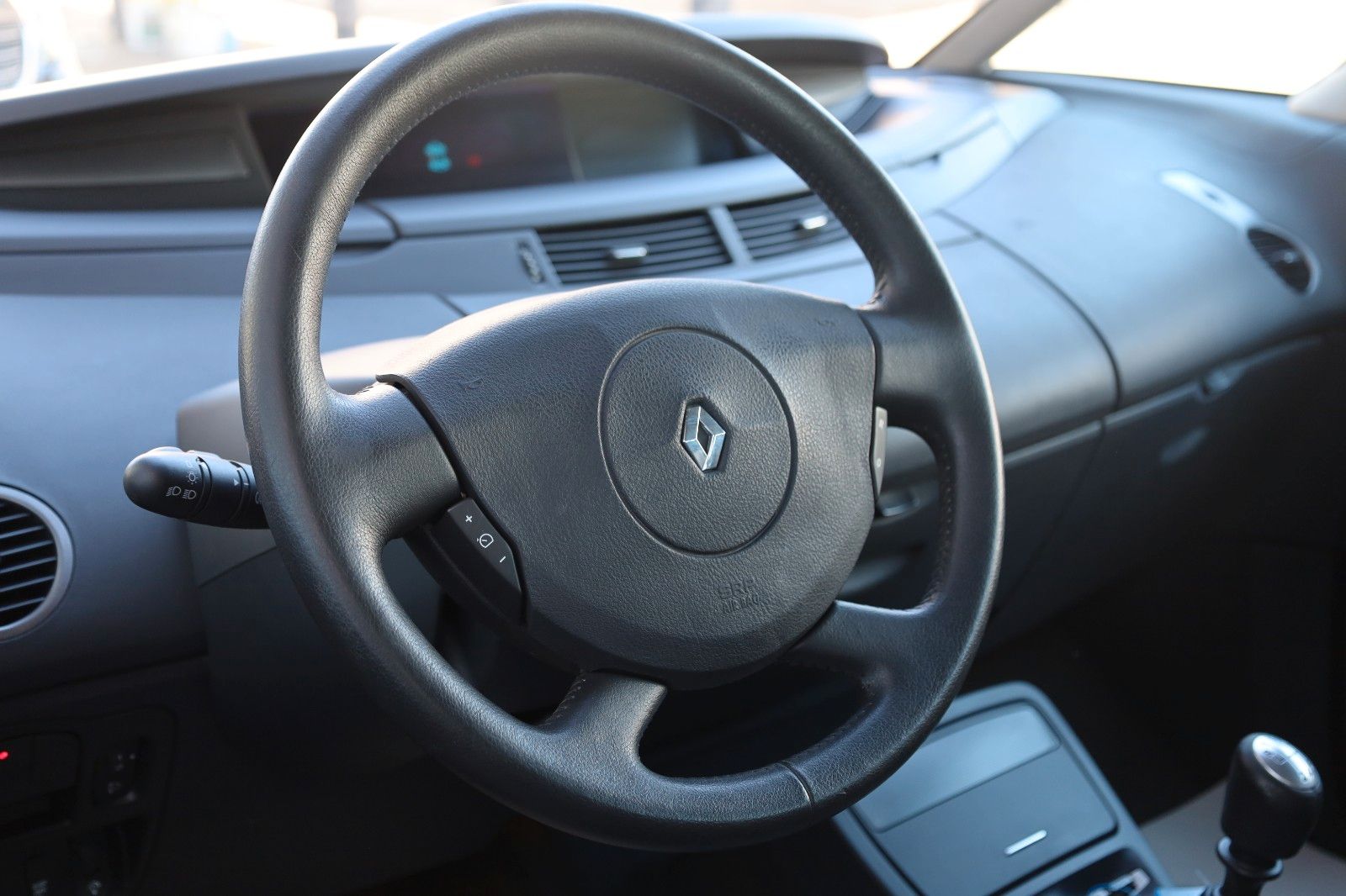 Fahrzeugabbildung Renault Espace IV Navitech Navi,PDC,8 fach bereift