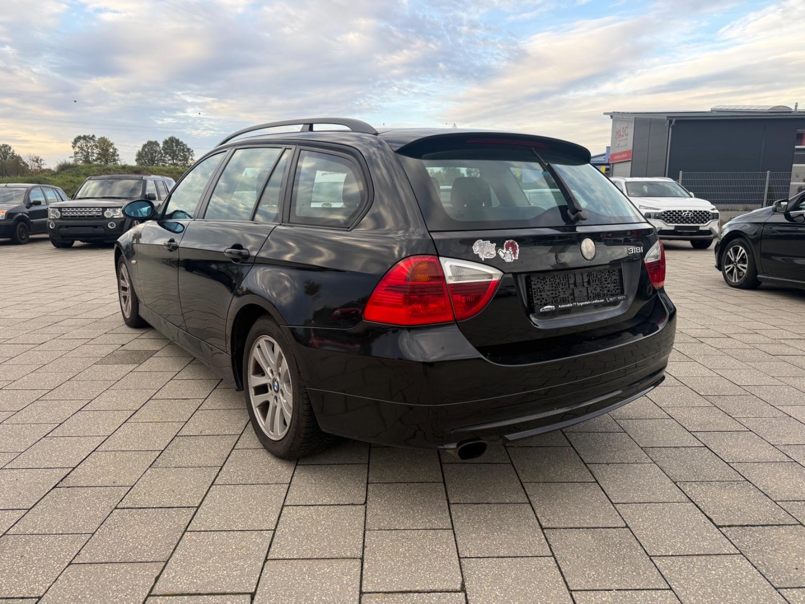 BMW 318 2008 — interior