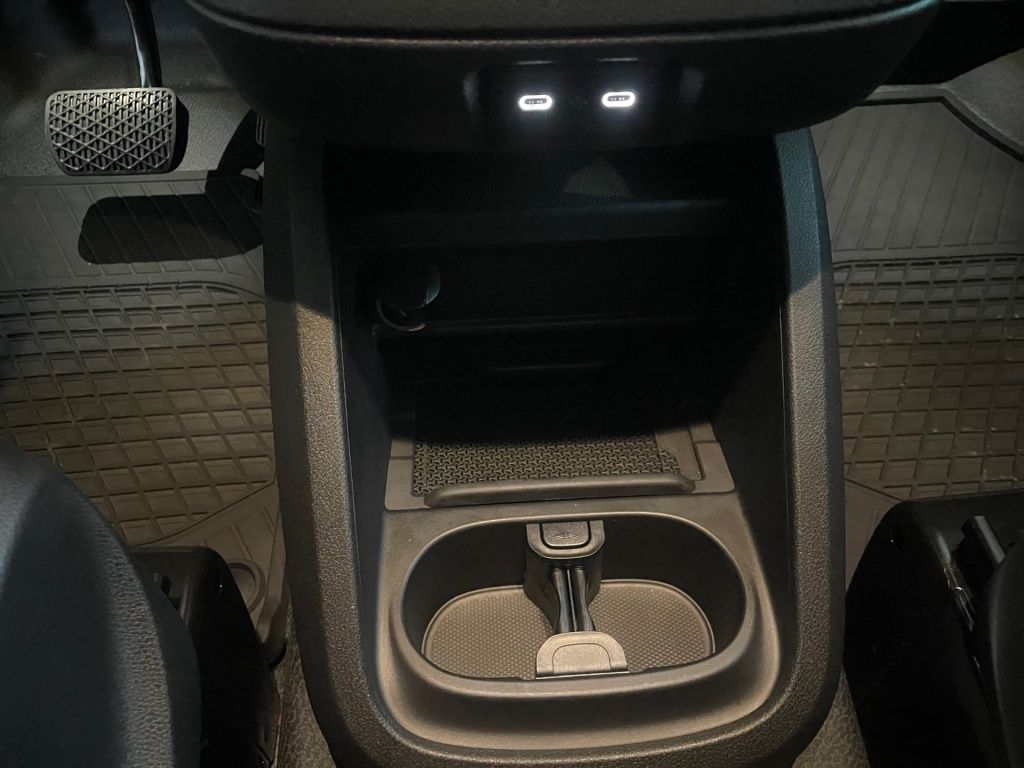 Fahrzeugabbildung Mercedes-Benz Vito 124 Mixto lang 5 Sitze 2,5t AHK Standhz LED