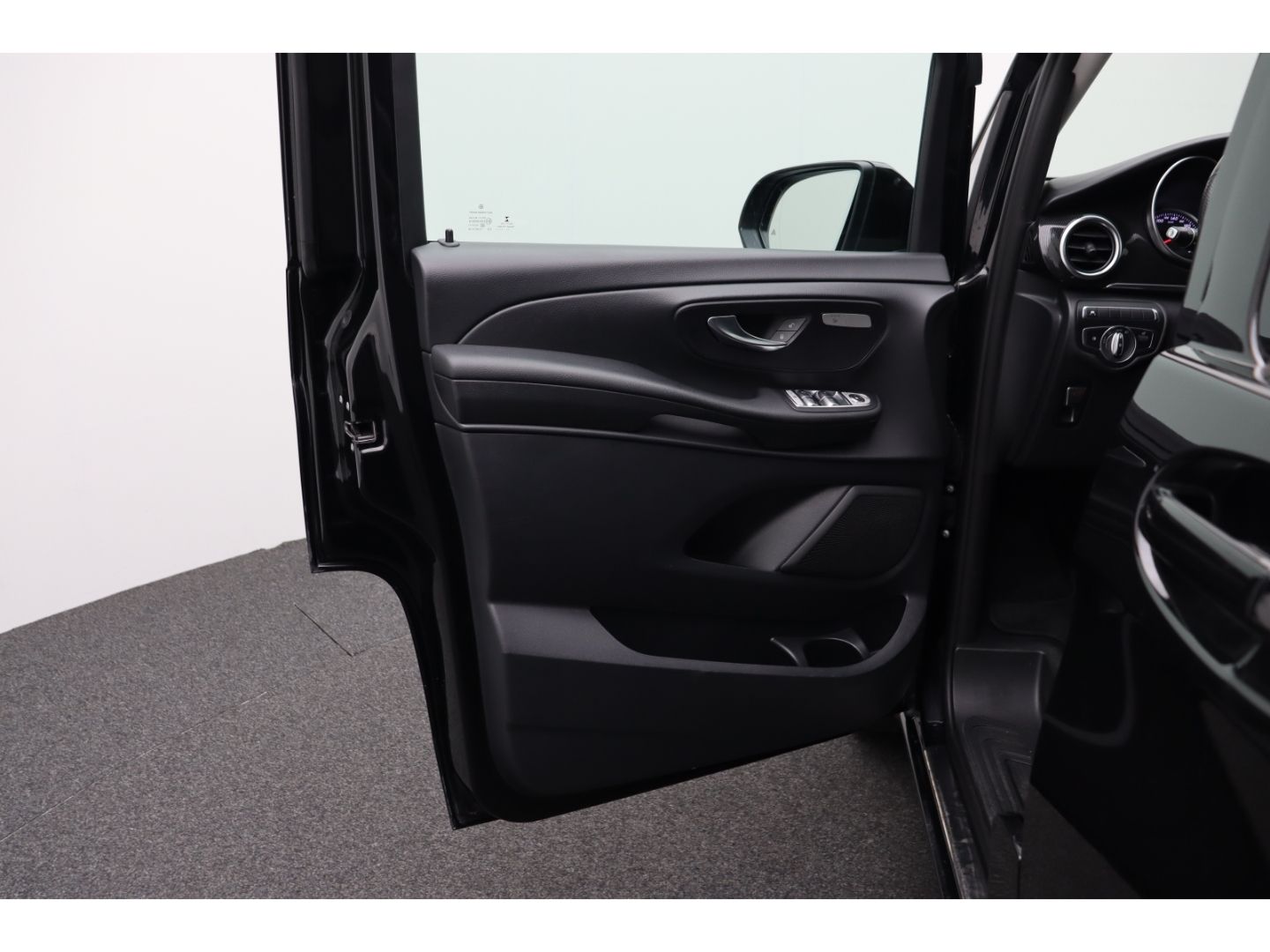 Fahrzeugabbildung Mercedes-Benz V 250 EDITION lang AHK LED Totwinkelassistent 3-