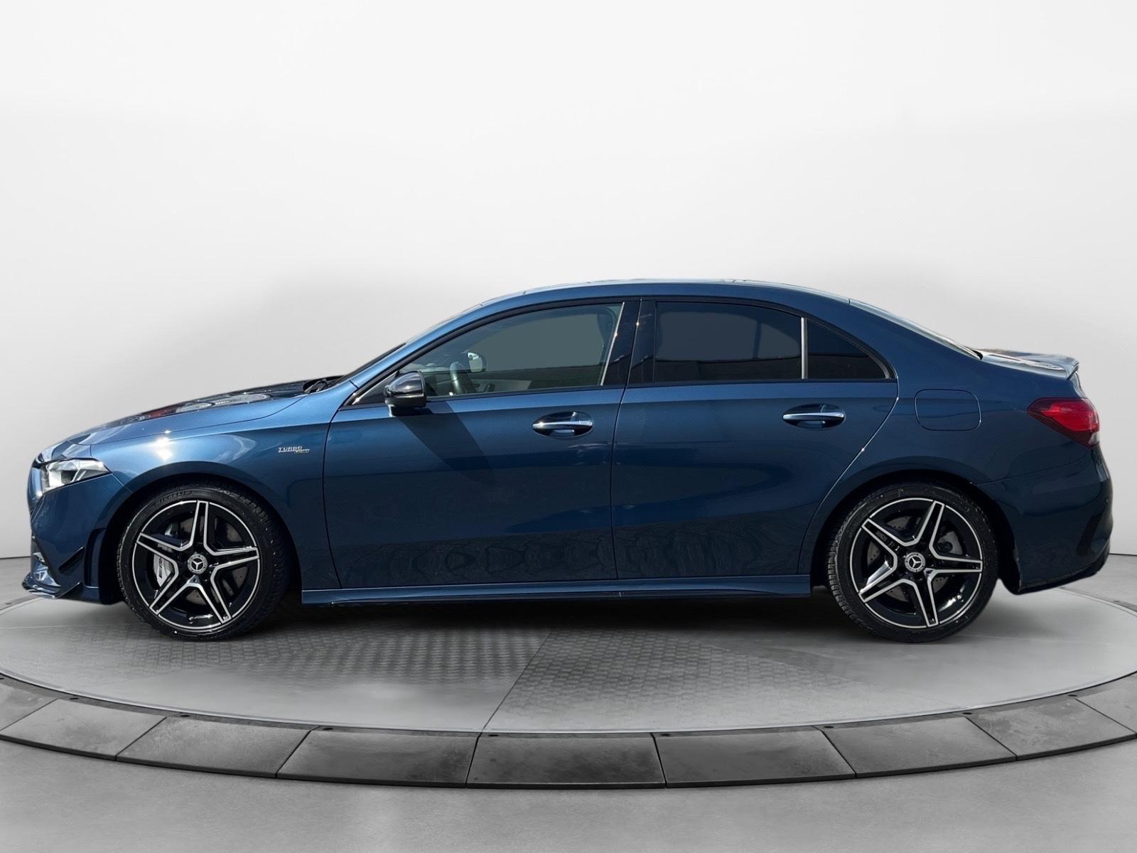 Mercedes-Benz A 35 AMG 4Matic  Panorama-Schiebedach Burmester