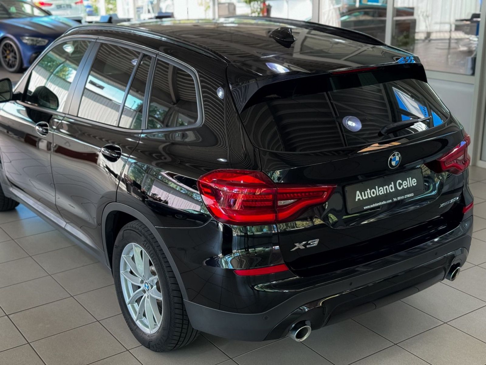 Fahrzeugabbildung BMW X3 xD30e Panorama HUD DAB Sport Individual HiFi