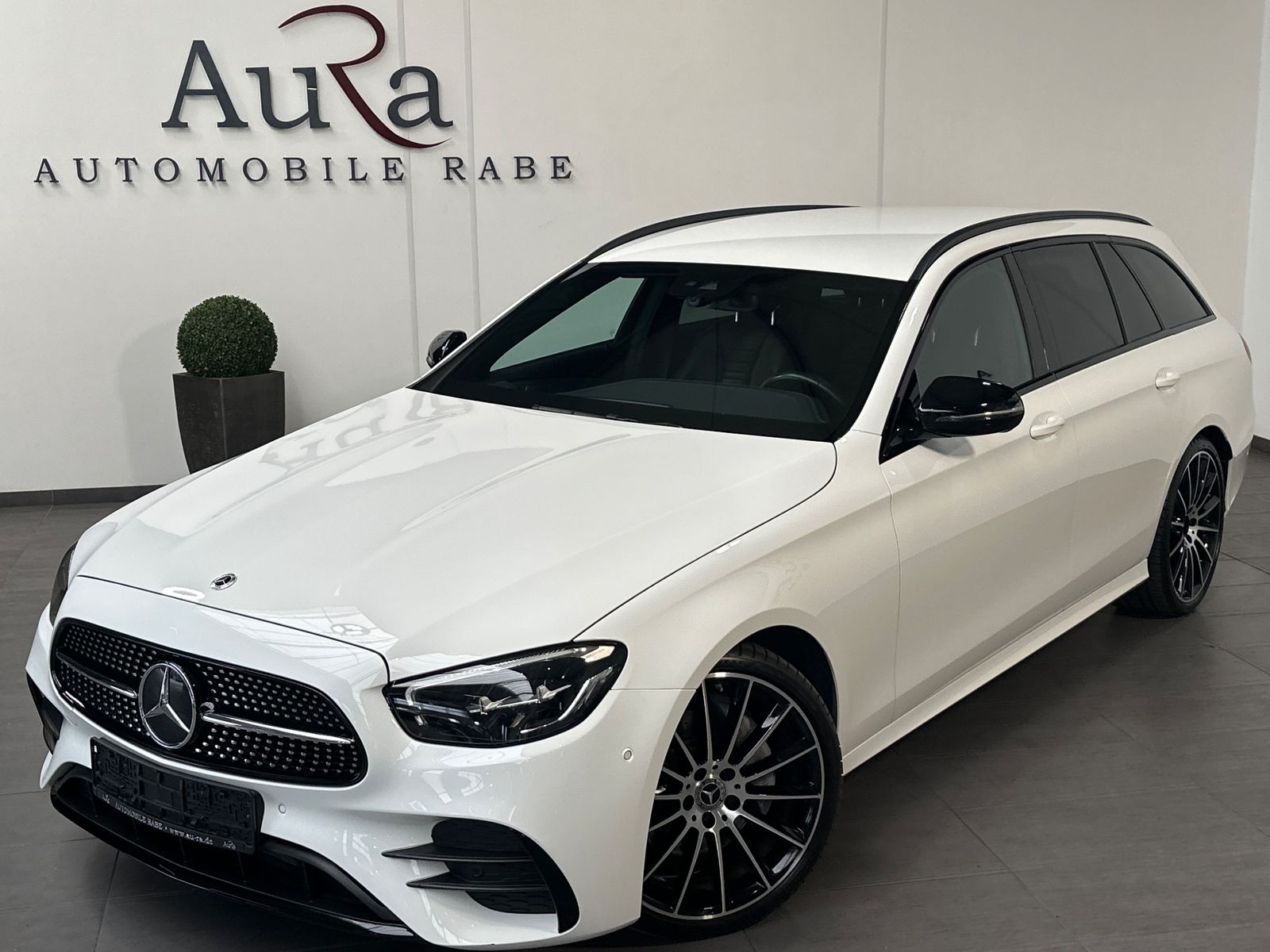 Mercedes-Benz E 220 d T AMG Line NAV+LED+AHK+KAMERA+20ZO imagem 2