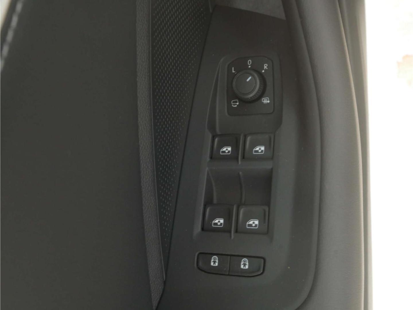 Volkswagen Passat 1.5 eTSI Business DSG NAV/LED/AHK/Kamera, миниатюра 17