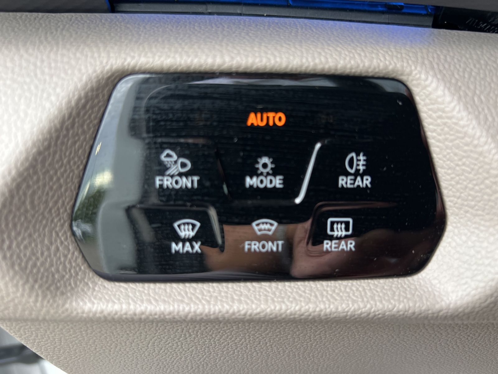 Fahrzeugabbildung Volkswagen T7 Multivan Style DSG TSI IQ-LED AHK H&K