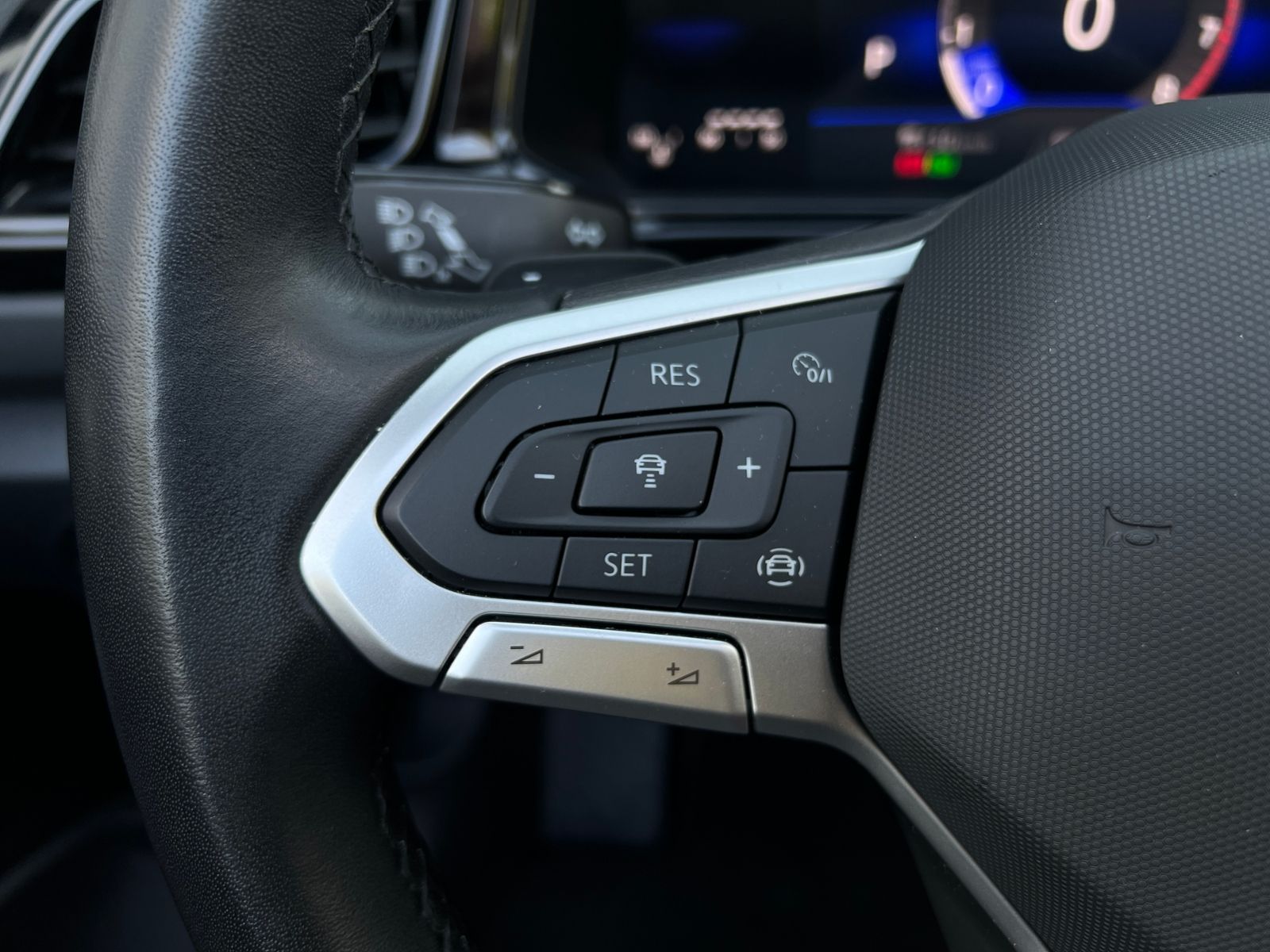 Fahrzeugabbildung Volkswagen T-Roc Cabriolet Style 1.5 TSI DSG *AHK, BlackSty