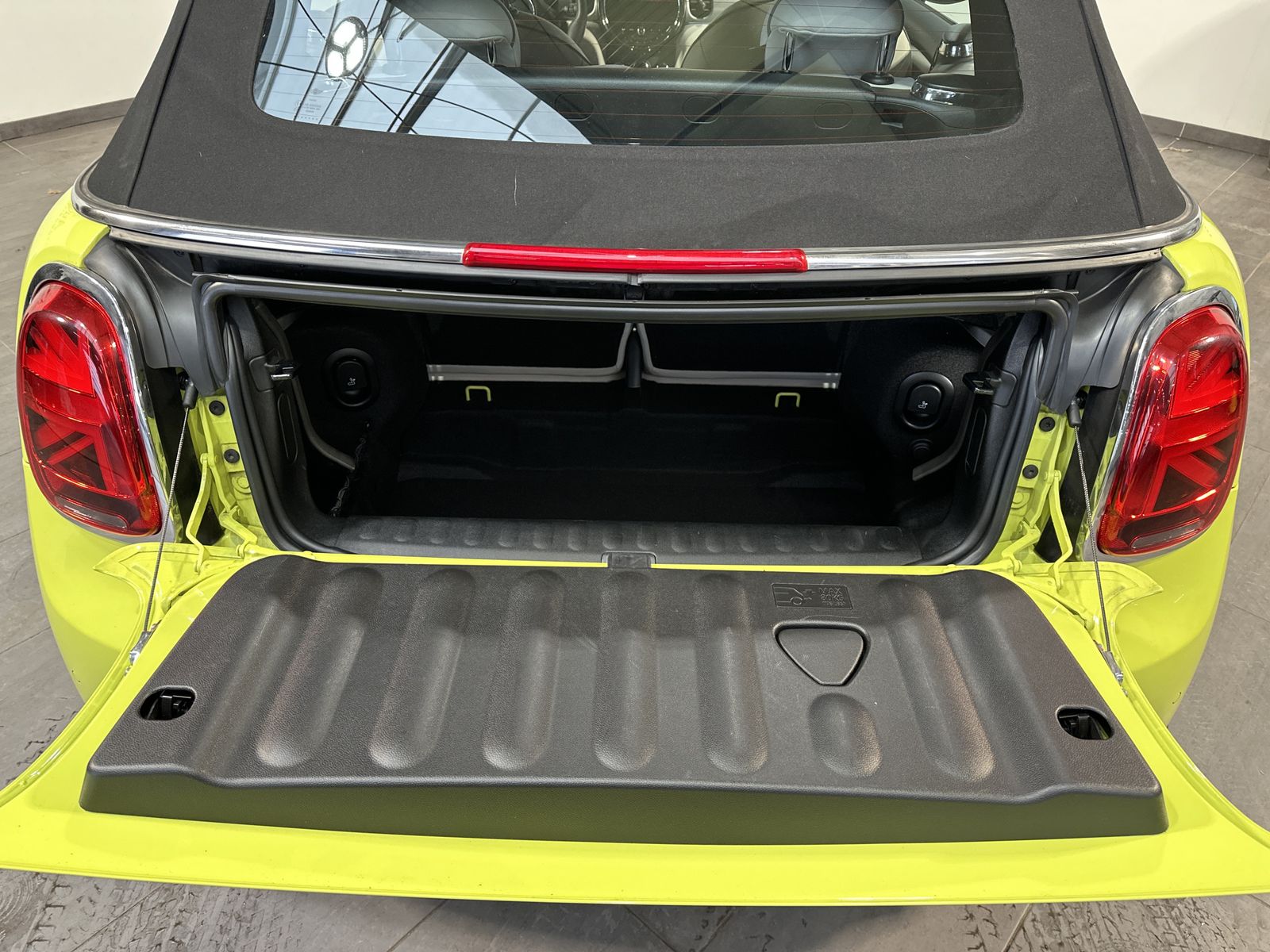 Fahrzeugabbildung MINI Cooper S Cabrio Classic Trim NAV+LED+HEAD-UP+KAM