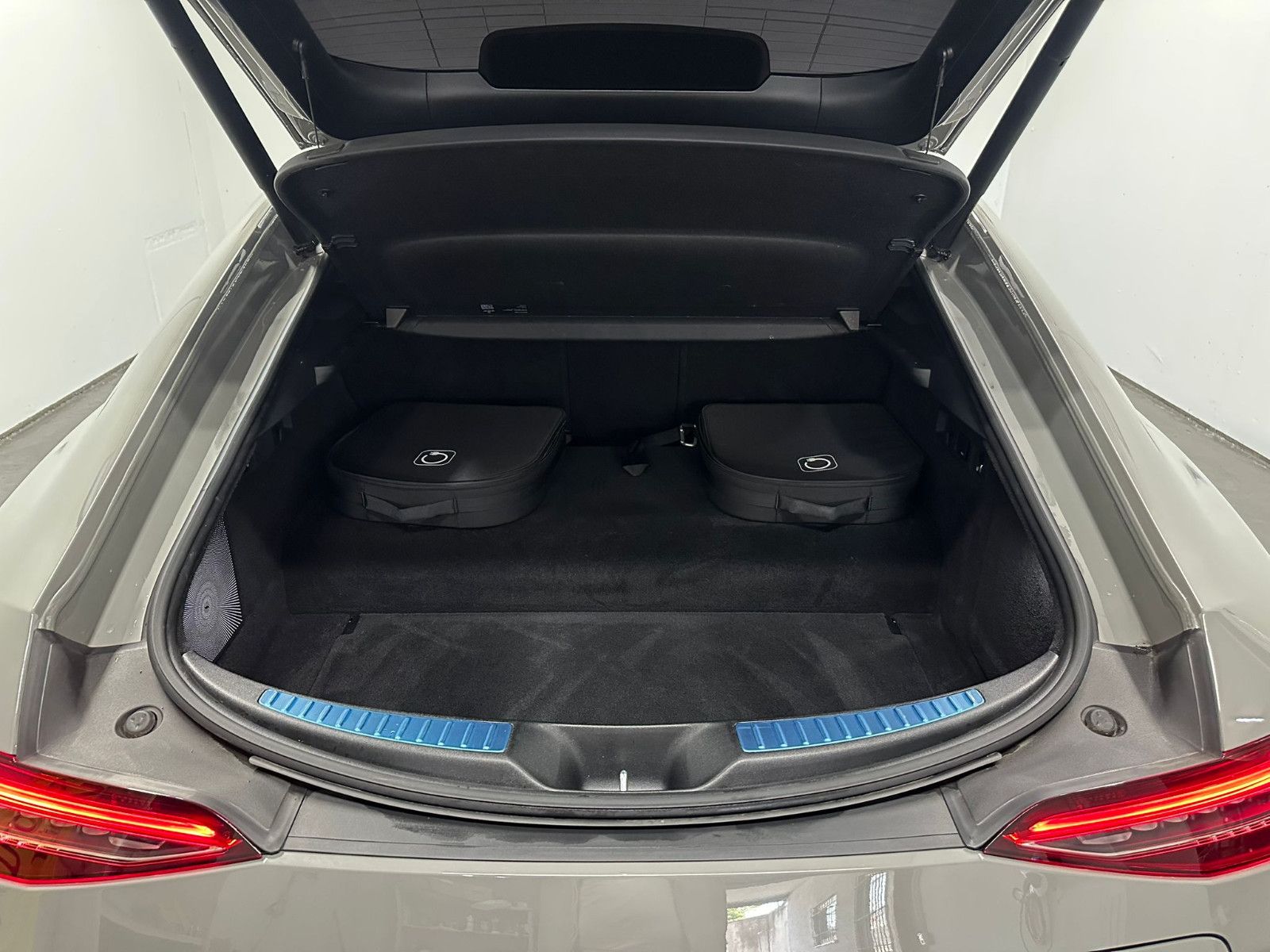 Fahrzeugabbildung Mercedes-Benz GT 63  S E Performance *AERODYNAMIK*CLASSICGRAU*