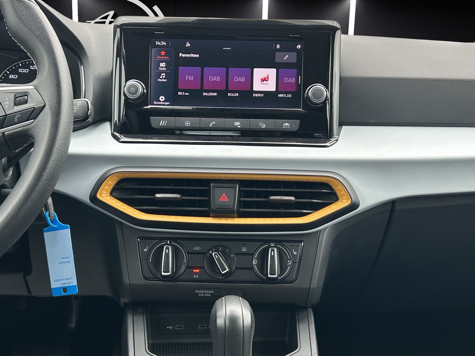Fahrzeugabbildung SEAT Ibiza TSI Style DSG LED SHZ PDC CarPlay GRA