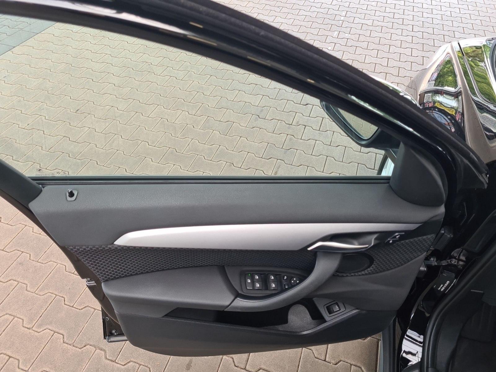 BMW X1 sDrive20i Advantage DAB LED Pano Navi AHK Shz, миниатюра 16