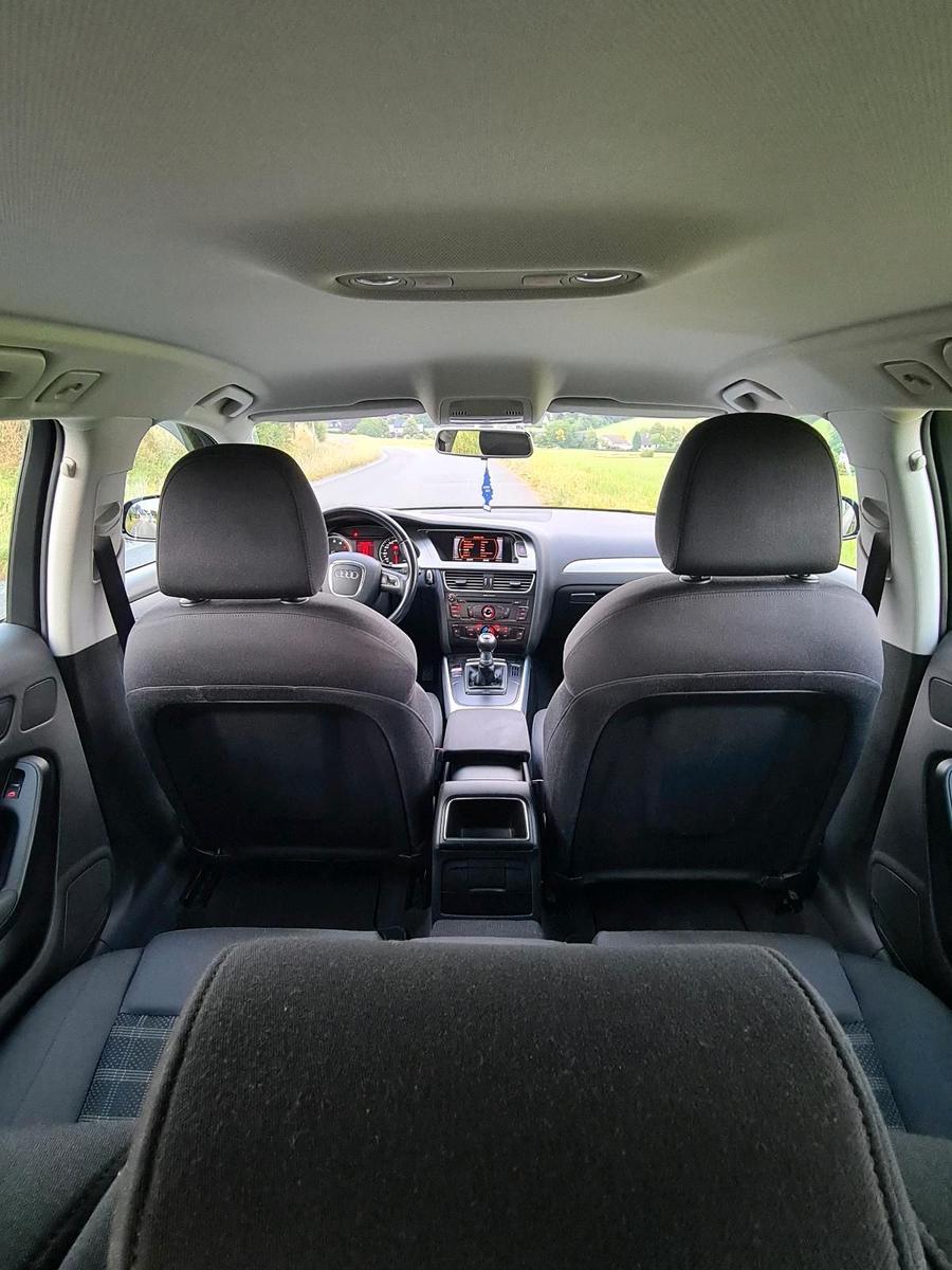 Audi A4 2009 — photo 12