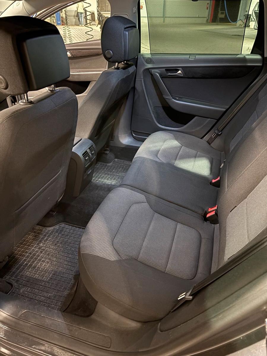 Volkswagen Passat 2012 — photo 10