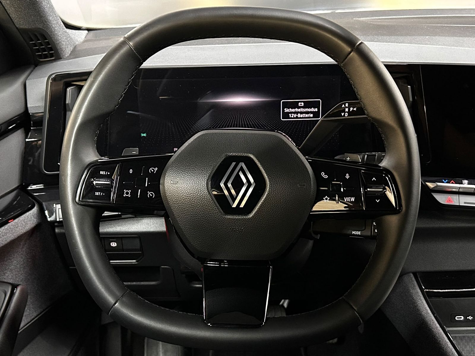 Fahrzeugabbildung Renault Austral 1.3 TCE Aut Evolut NAVI+LED+SHZ+KAM+ACC+