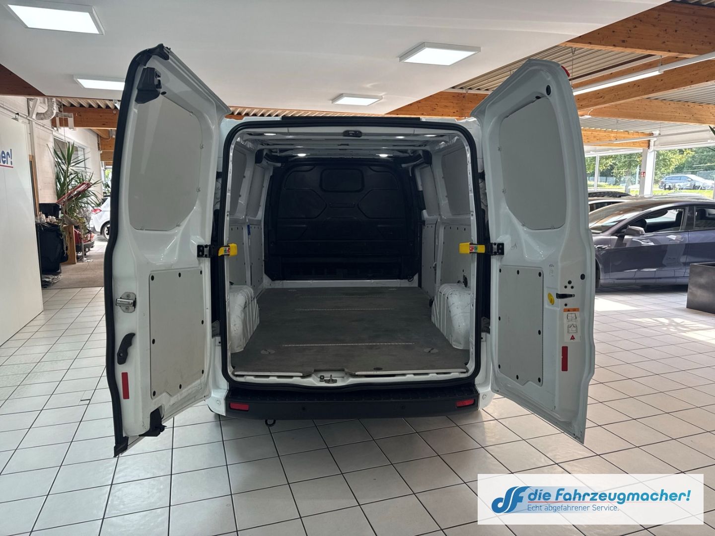 Fahrzeugabbildung Ford Transit Custom Kasten 320 L2 Trend 2.0 TDCi DAB